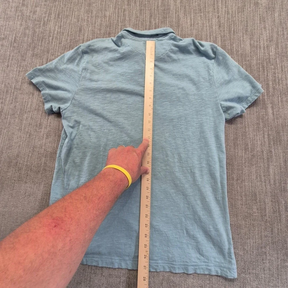 Banana Republic men's light blue polo shirt LG duo pockets 100% Cotton preppy